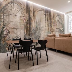 Gallienus Superior Apartment